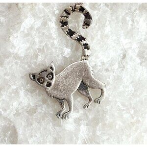 Lemur Figural Dainty Hand Carved Sterling Silver 925 Vintage Necklace - 18"